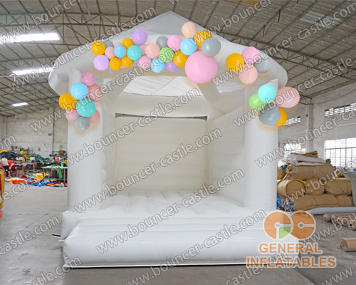 GC-17 White wedding castle with roof