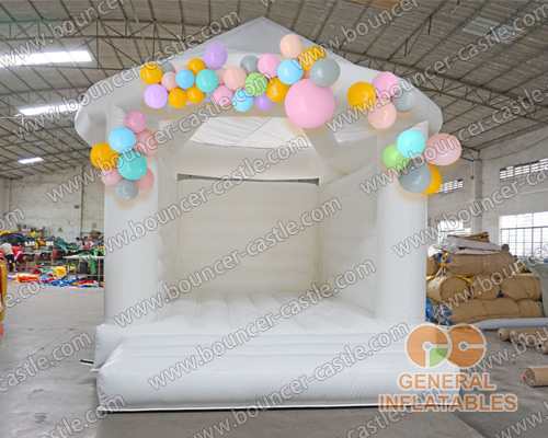  White wedding castle with roof